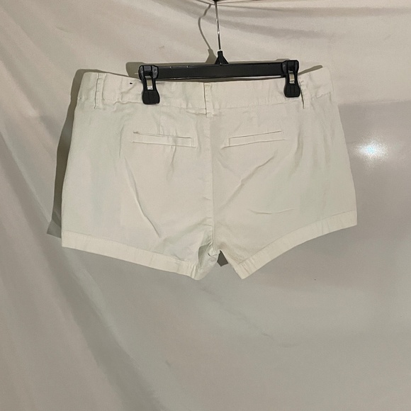 White shorts - Picture 2 of 2